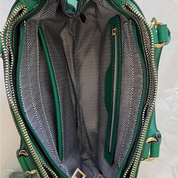 💚☘️Perfect for St. Patty’s Day!☘️💚
Fashionpuzzle green satchel - Picture 5 of 8